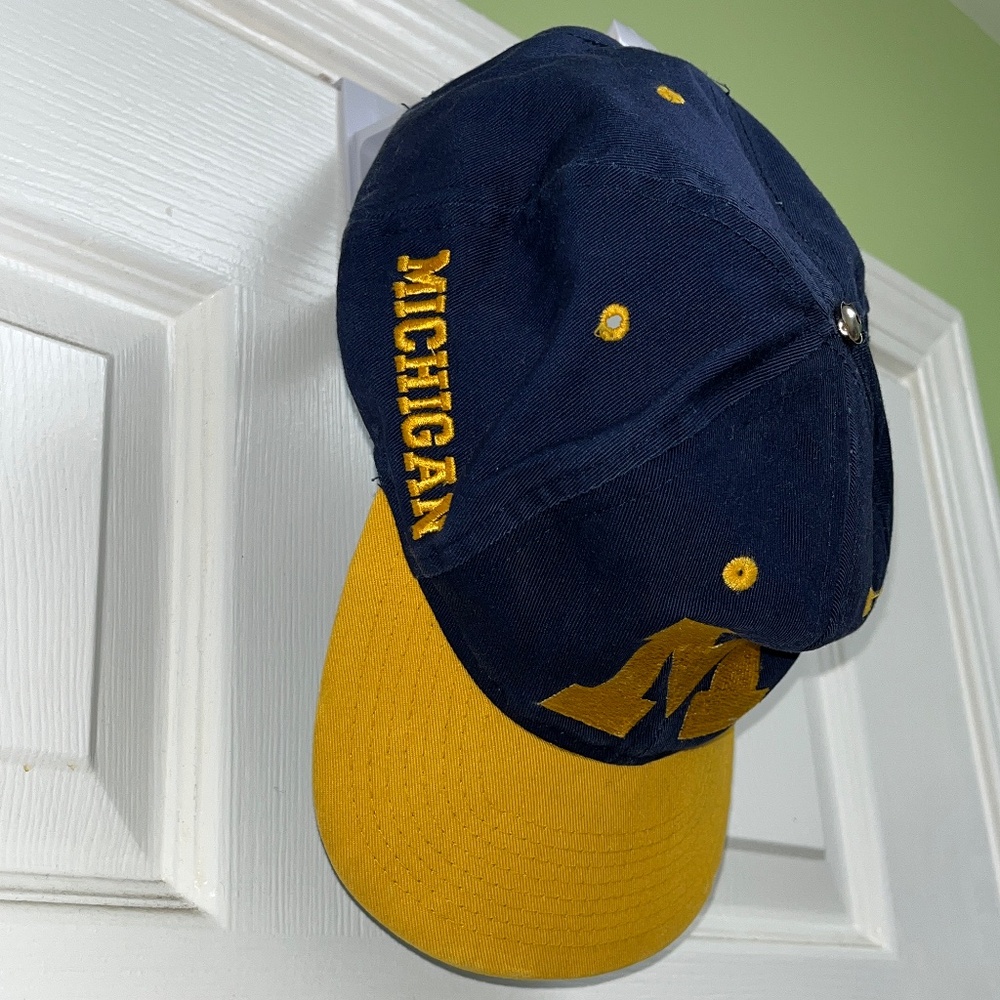 University of Michigan UofM Wolverines, Big M, OS - Picture 8 of 15
